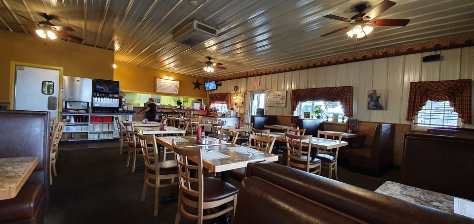 Front view of a casual breakfast and lunch restaurant.